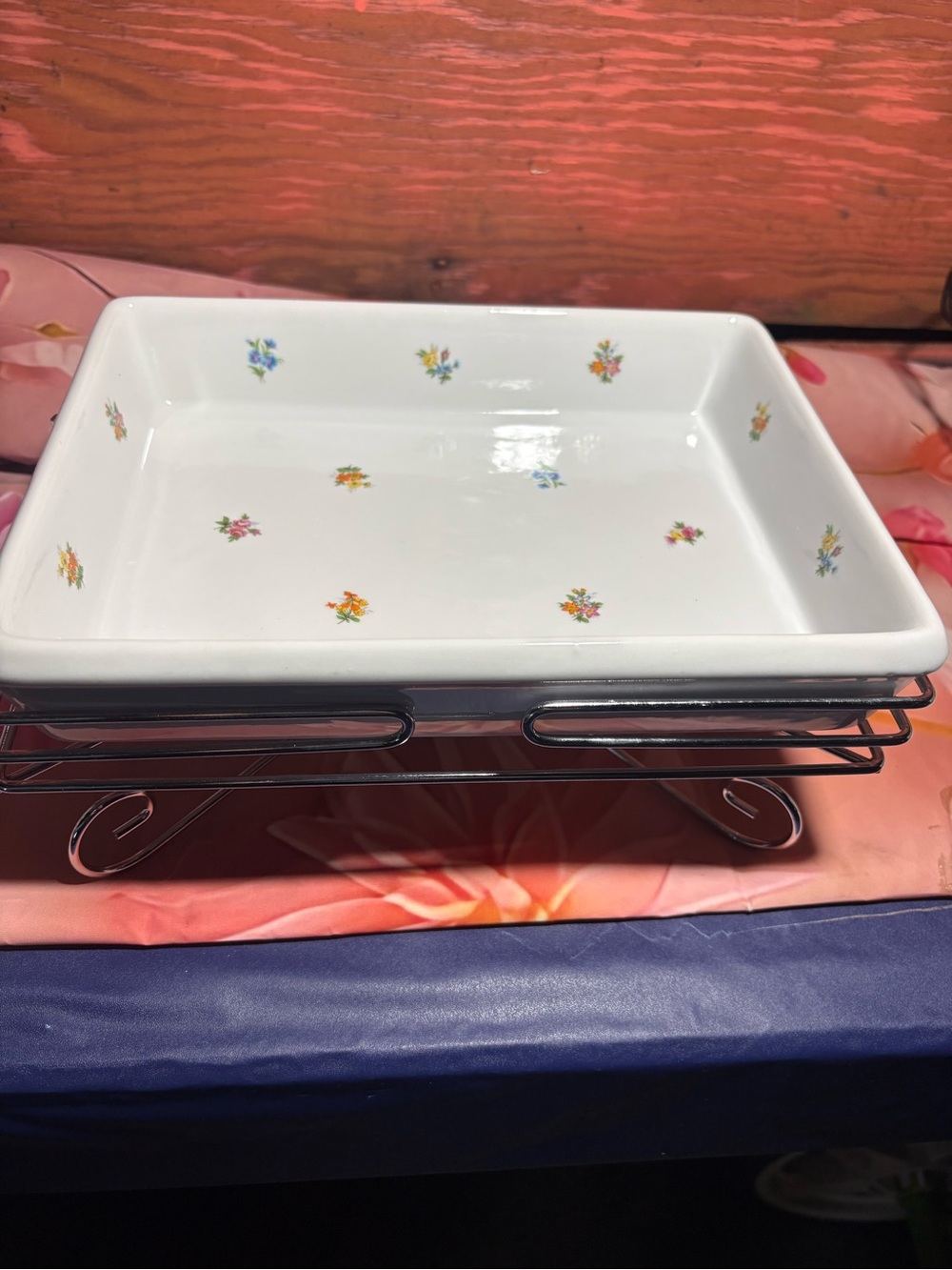 Van Wen 1970s Vintage Casserole Dish with Wire Rack - White Glass flowers NWT